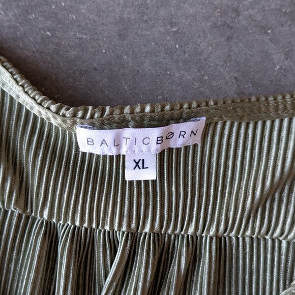 Baltic Born Athena Maxi Dress Green Metallic Pleated V-Neck Dress size XL - Picture 7 of 9